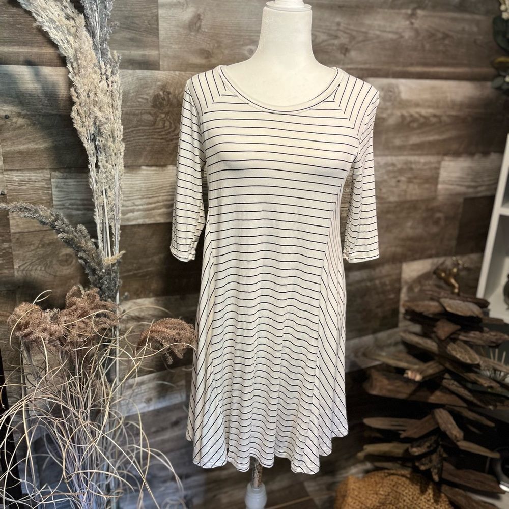 Lush black and white striped 1/2 sleeve swing dress - M